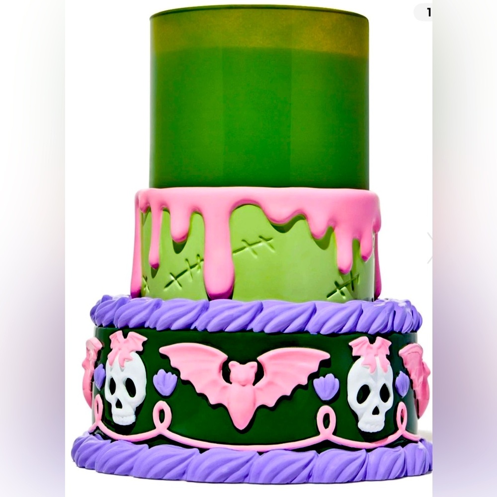 Bath and body works Halloween Themed Cake 3 wick candle holder